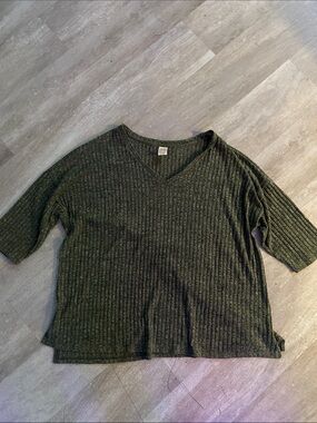 Faded Glory Olive Green Ribbed V-Neck Short Sleeve Top